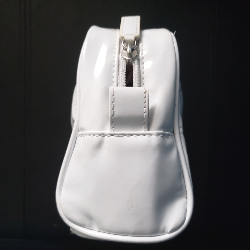 Givenchy Parfums White Quilted Patent Cosmetic Pouch Makeup Bag Travel Case - Picture 4 of 10